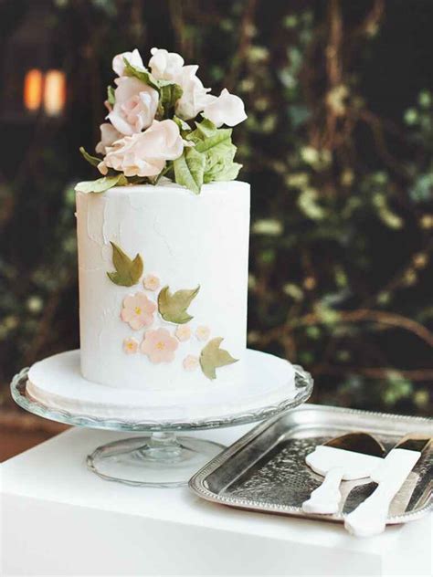 Cake layers are sandwiched with buttercream and stacked sans fondant or frosting. Single-Tier Wedding Cakes
