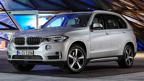 It has been overhauled with more technology, more sophisticated driving features, and slightly larger dimensions. Plug-in hybrid BMW X5 and 3 Series detailed - Car News ...