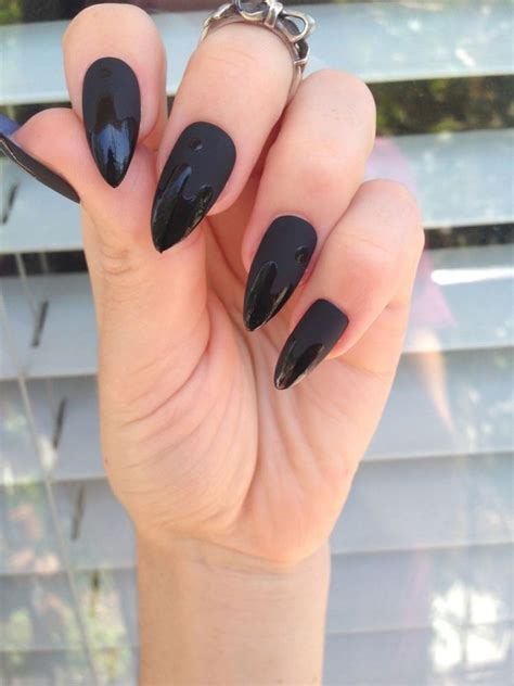 ad_1 matte black nails is so hot, i'm not gonna deny. Pin auf Nageldesign