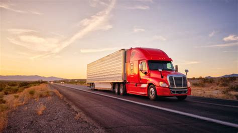 137600 Semi Truck Stock Photos Pictures And Royalty Free Images Istock