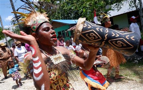5 Alat Musik Papua Lengkap Dengan Cara Memainkannya