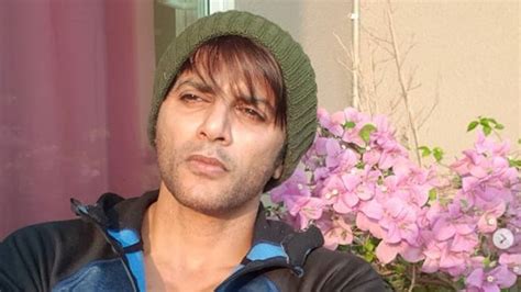 Karanvir Bohra Trolled For Uninstalling Tiktok After India China Clash