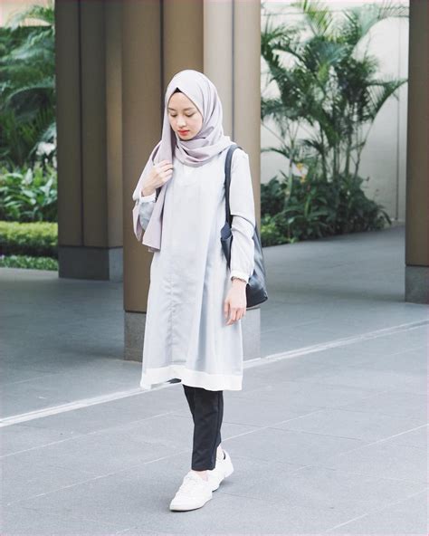 Casual.kini sudah banyak orang yang memilih konsep prewedding hijab untuk hasil mengabadikan foto yang nantinya akan digunakan sebagai properti pasa pesta pernikahan. Outfit Baju Hijab Casual Untuk Perempuan Gemuk Ala Selebgram 2018 kaos kaki sneake Outfit | Gaya ...