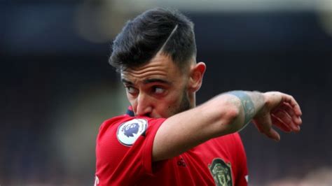 Sportmob Bruno Fernandes Wins Player Of The Month Prize To Cap Flying