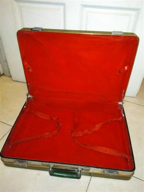 Vintage Briefcase Hobbies And Toys Collectibles And Memorabilia Vintage Collectibles On Carousell