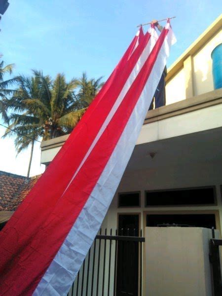 Bendera Umbul Umbul Panjang 4 Meter Lebar 45cm Bahan Kain Kahatex