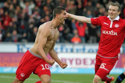 He is mobile forward who can play as target man cause of his. Laute Kabinenpredigt mit sichtbarer Wirkung | Queer Devils ...