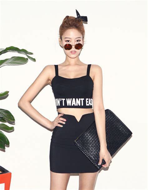 [dabagirl] Text Print Crop Tank Kstylick Latest Korean Fashion K Pop Styles Fashion Blog