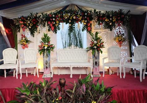 Dekorasi pelaminan dekorasi pernikahan dekorasi pernikahan di rumah dekorasi pengantin harga dekorasi pernikahan dekorasi pernikahan murah pelaminan harga dekorasi pelaminan harga dekorasi pernikahan di rumah pelaminan modern pelaminan pengantin dekorasi pernikahan. 15 Model Pelaminan untuk Pesta Pernikahan di Halaman Rumah ...