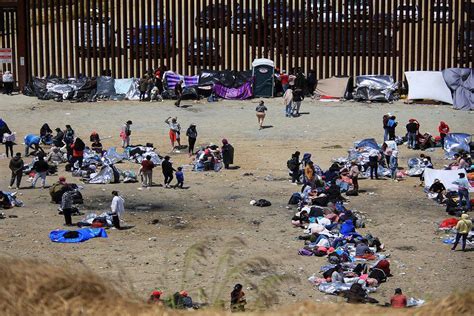 Hasta 16000 Migrantes Llegan A Diario A Las Fronteras De México