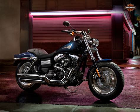 Mean and muscular in harley's own words, the new fat bob was designed for the zombie apocalypse, and i have no difficulty in believing that it would look perfect. HARLEY DAVIDSON Fat Bob specs - 2011, 2012 - autoevolution