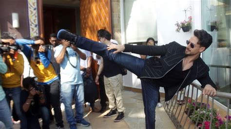 Tiger Shroff Amazing Stunt During Baaghi Promotion Youtube