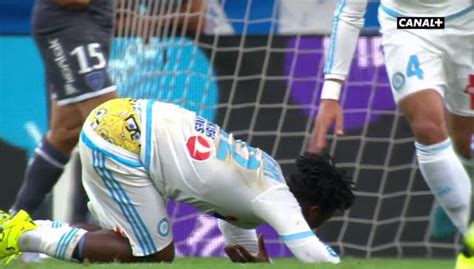 Michy batshuayi, 27, belcika chelsea, 2016'den beri santrafor piyasa değeri: Image insolite le caleçon bob l'éponge de batshuayi ...