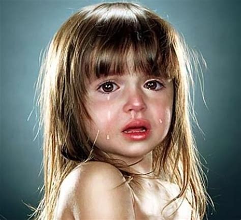 طفلة تبكي صور بنات حزينة صور حزينه