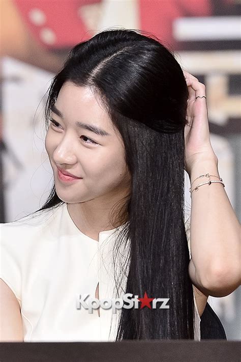 She is an actress, known for yangjamoolrihak (2019), saikojiman gwaenchanha (2020) and amjeon (2019). Seo Ye Ji Attends a Press Conference of KBS2TV Drama 'Moorim School' - Jan 6, 2016 [PHOTOS ...
