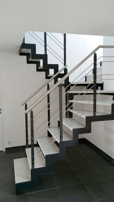 Si deseas poder instalar una escalera en casa, debes conocer la distancia que esta debe tener y en concreto lo que debe medir su pendiente. La escalera, definición, partes y tipos. | De Arkitectura