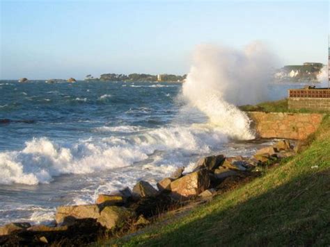 You can also get midi file, pdf and 300 online lessons for guitar, bass and keyboard. High tides in Jersey | Jersey Walk Adventures