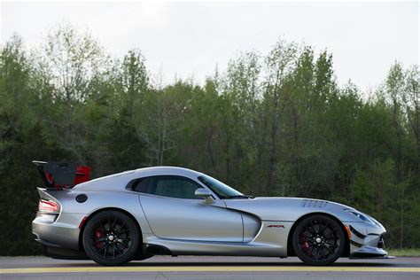Dodge Viper Acr The Track Focused V10 Muscle Car 645hp