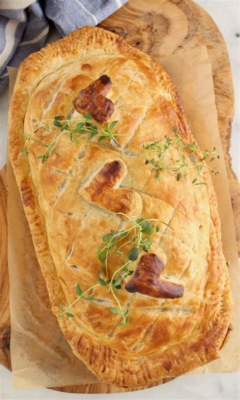 The spicy sausage balanced the creamy sauce, and the spinach made it seem not quite as fatty as it probably was. Vegan Mushroom Wellington Recipe • Veggie Society