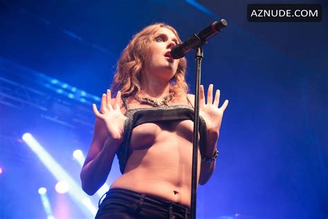Tove Lo Flashing Her Tits While Performing In Rio De Janeiro Aznude