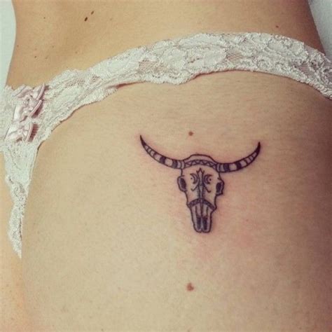 150 Seductive Small Hip Tattoos An Ultimate Guide May 2021 Hip Tattoo Small Bull Skull