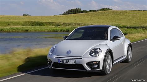 2017 Volkswagen Beetle Coupe Front Three Quarter Caricos