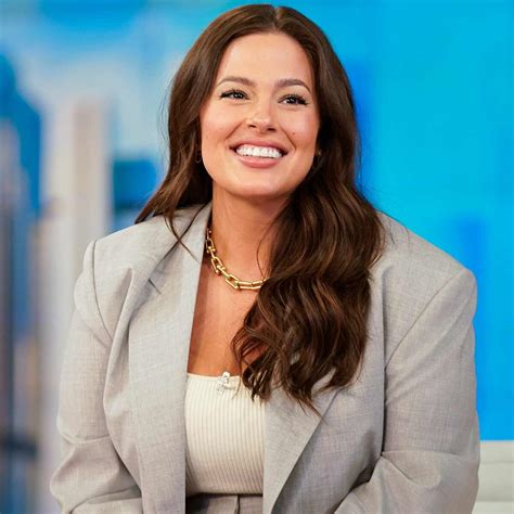 Shurchcom Ashley Graham Shares Photo Of Herself Breastfeeding Twin Sons At The Same Time