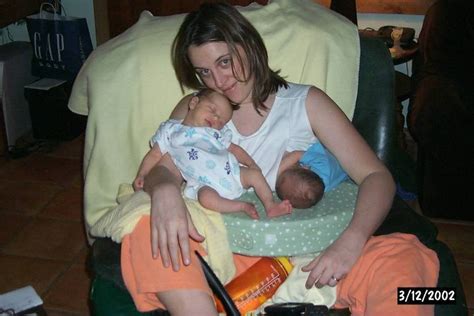 12 Women Scandalously Breastfeeding Without A Cover Sheknows