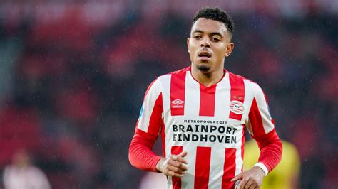 Malen's pace and spatial awareness are among his strongest assets that set him apart from the others. PSV nog zonder Malen en Hendrix in Europa League | NOS