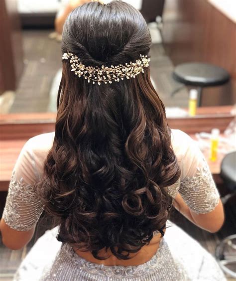Open Hairstyle Ideas For The Indian Bride In 2020 Engagement Hairstyles Bridal Hair Buns