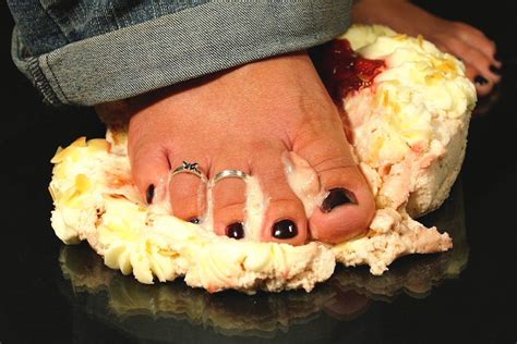 Jimspublicblogspot Pretty Feet Squishing A Cake