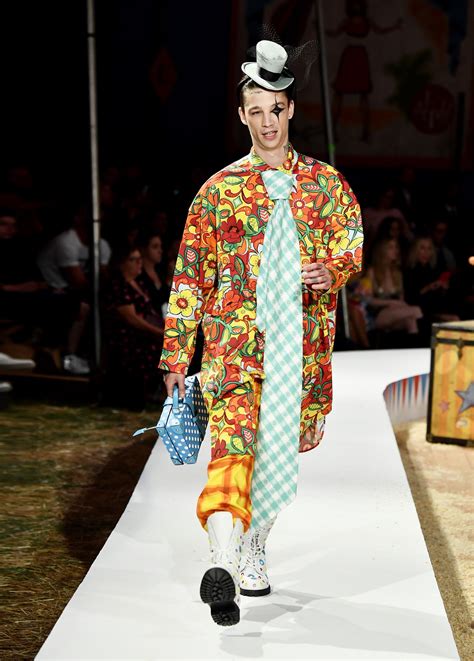 MOSCHINO SPRING SUMMER 2019 MENSWEAR + WOMEN'S RESORT COLLECTION | The ...
