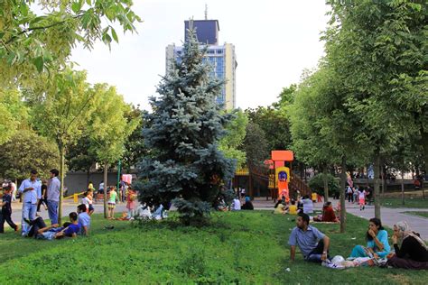 İstanbul taksim meydanı ve Gezi parkı manzaraları