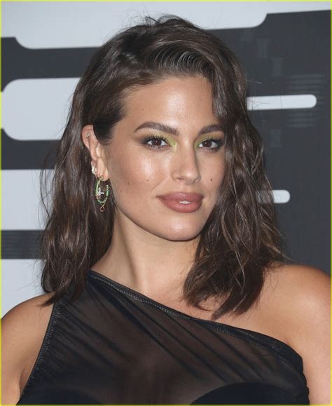 Ashley Graham Expresses Gratitude For Her Postpartum Body In Topless Selfie See The Pic