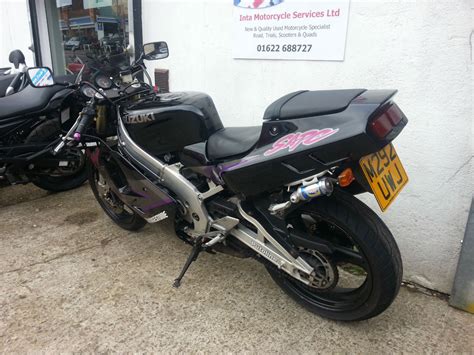 The suzuki rg500 gamma is based on the factory racing machines. Suzuki RGV250P Classic Two Stroke Supersports bike RGV250