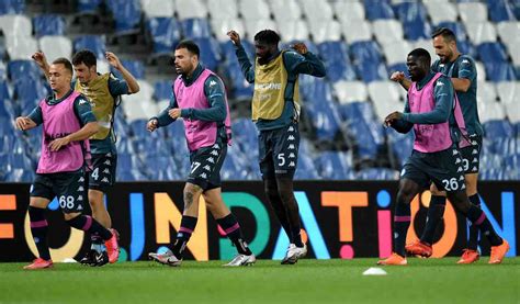 Stasera che fai, sei pronto a vedere una partita di calcio? Partita Napoli Juve Oggi : CDS - "Incubo Covid su Juve ...