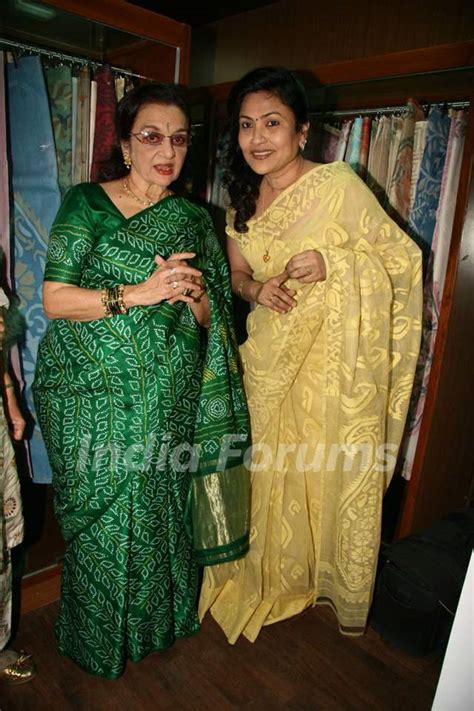 asha parekh unveils shubhrata dutta s jamdani saree collection at juhu in mumbai on tuesday