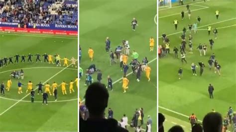 Video Ultras Del Espanyol Invaden El Campo Y Obligan A Huir Al