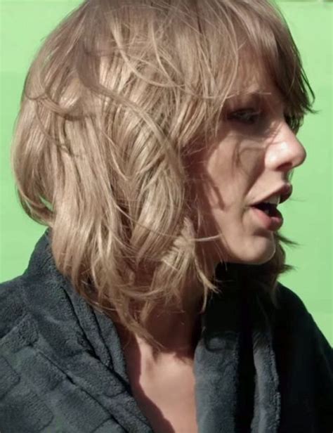 Taylor Swifts Hairstyles And Hair Colors Steal Her Style Shaggy Bob