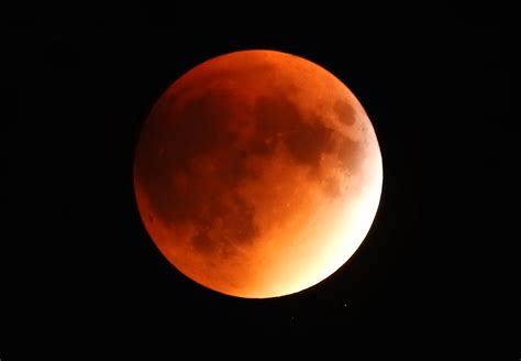 Photographing The Super Blood Wolf Moon Lunar Eclipse This Weekend