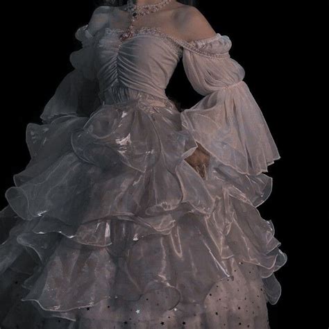 𝐌𝐞𝐥𝐥𝐨𝐰 In 2020 Fairytale Dress Vintage Dresses Fantasy Dress
