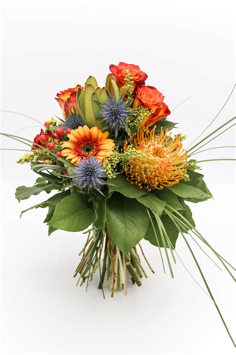 Blumenstrauß online bestellen mit blumenshop.de. Blumenstrauß gemischt in rot/gelb/orange online kaufen
