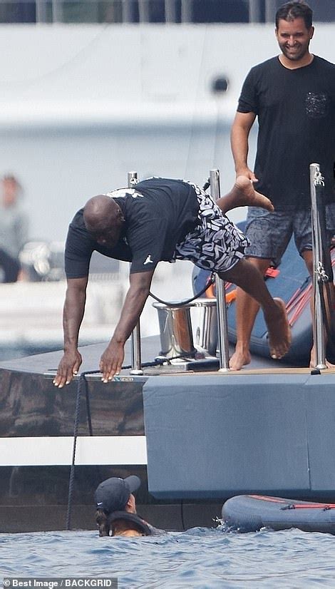 having earned a ‘huge profit of more than 3 000 000 000 michael jordan was spotted relaxing