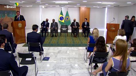 Presidente Bolsonaro Dá Posse A Seis Ministros Em Cerimônia Fechada