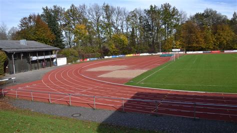 1.1 km dari pusat kota. Wasserburg: Erneuerung Sport- und Diskusanlage am Badria ...