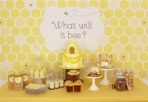 The neutral colors of black, white, and gold are used with subtle details, making it both simple and tasteful. Gender Neutral Baby Shower Ideas - Baby Ideas
