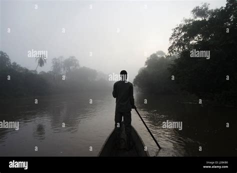 Congo River Boat Hi Res Stock Photography And Images Alamy