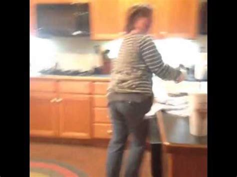 Vine Scaring Mom Into Peeing Her Pants Vine A Funny Vine Youtube