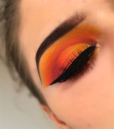 Sunset Eyeshadow Look | Yellow eyeshadow, Orange eyeshadow, Eyeshadow looks