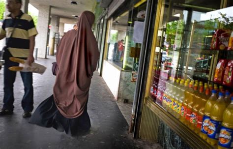 Interdiction De La Burqa En France Rien à Voir Avec Les Accommodements Raisonnables Le Devoir